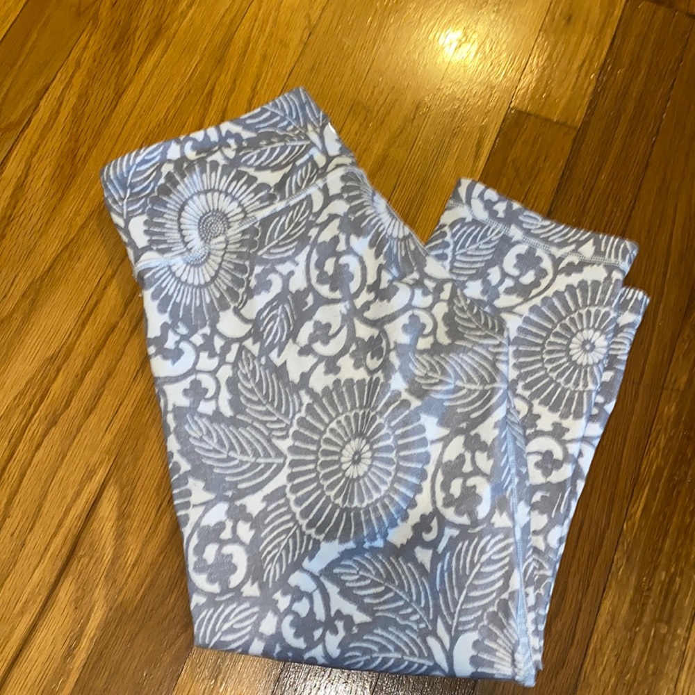 Lululemon gray floral patterned leggings